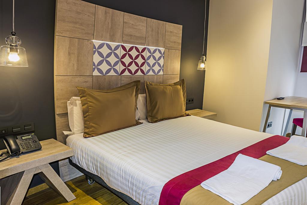 Boutique Hostemplo Sagrada Familia Hotel Барселона Стая снимка
